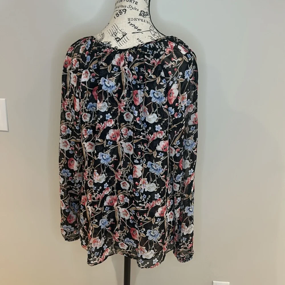 EUC WHBM Floral Pattern Flouncy Blouse Size 12 P2P 22” length 26” - Picture 5 of 7